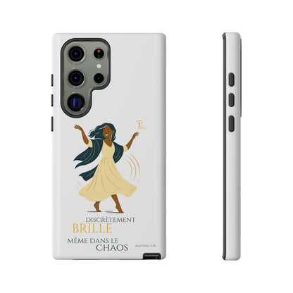 Brille discrètement - Chic Phone Case with a woman dancing - white