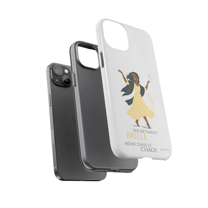 Brille discrètement - Chic Phone Case with a woman dancing - white