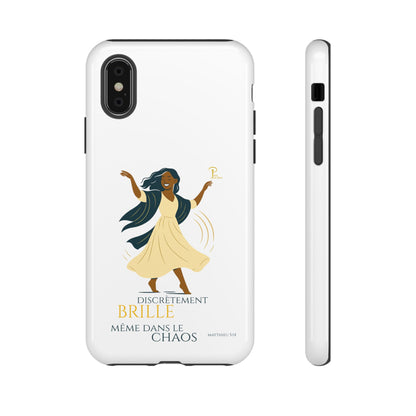 Brille discrètement - Chic Phone Case with a woman dancing - white