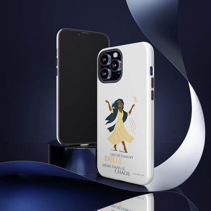 Brille discrètement - Chic Phone Case with a woman dancing - white