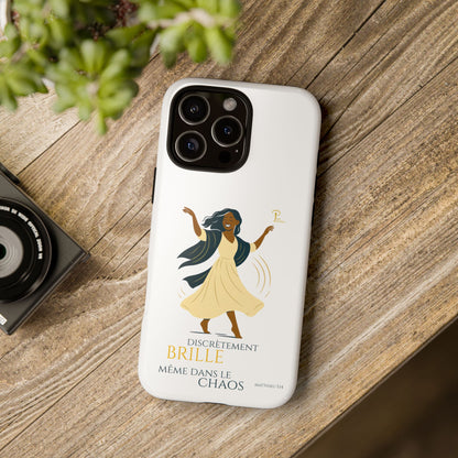Brille discrètement - Chic Phone Case with a woman dancing - white