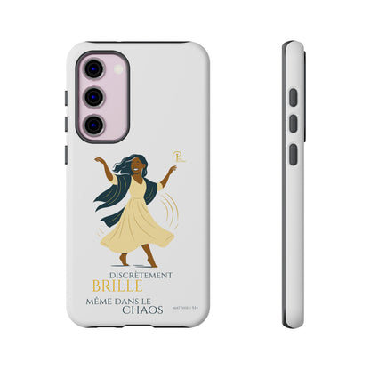 Brille discrètement - Chic Phone Case with a woman dancing - white