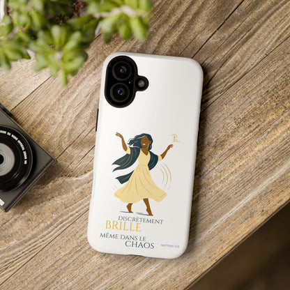 Brille discrètement - Chic Phone Case with a woman dancing - white